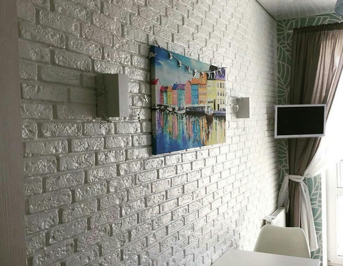 Камень под лаком